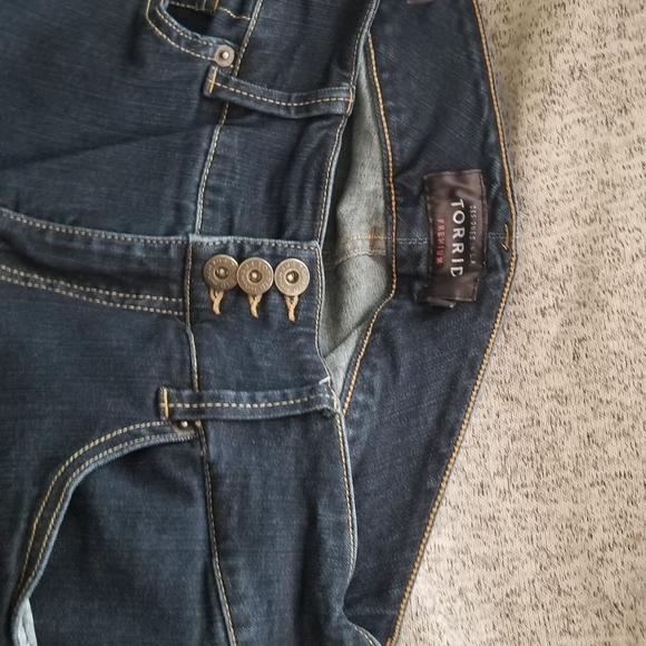 TORRID Super Soft Medium Wash Jeggings 14R - Picture 4 of 4